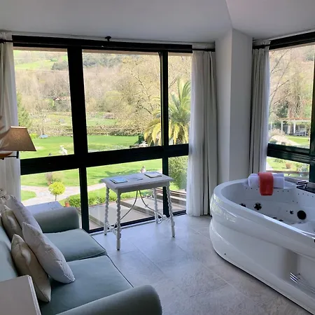 Akla Palacio Torre De Ruesga 4*