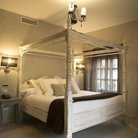 Hotel Akla Palacio Torre De Ruesga