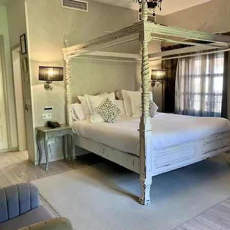 Akla Palacio Torre De Ruesga 4* Calseca