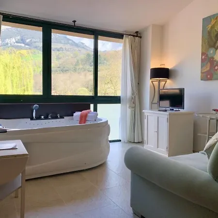 Hotel Akla Palacio Torre De Ruesga