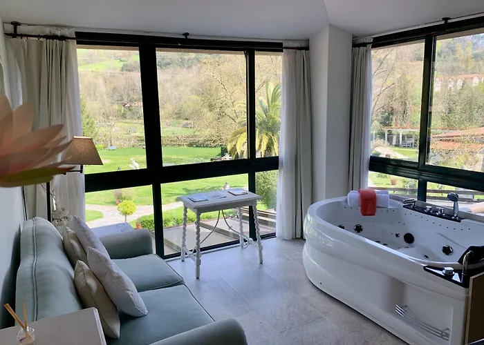 Akla Palacio Torre De Ruesga 4*