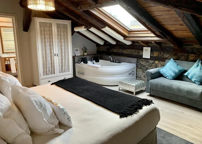 Akla Palacio Torre De Ruesga 4*