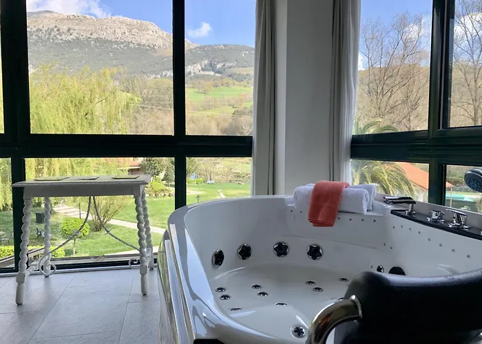 Akla Palacio Torre De Ruesga 4*