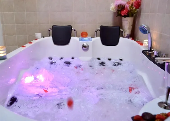 Hotel Akla Palacio Torre De Ruesga