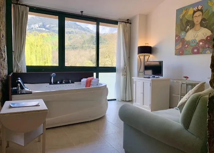 Hotel Akla Palacio Torre De Ruesga