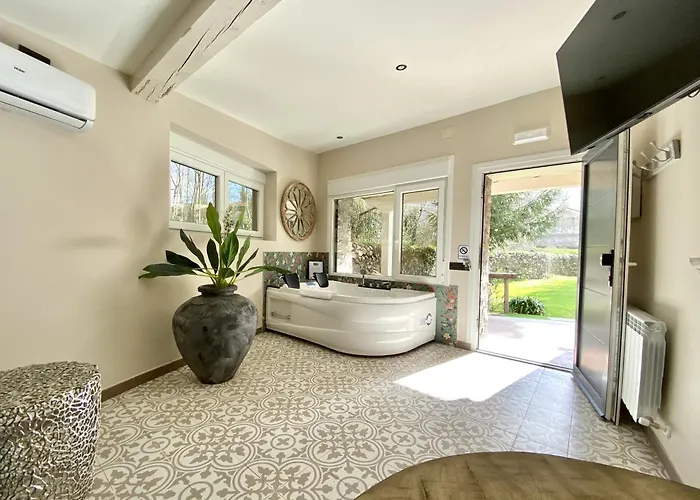 Akla Palacio Torre De Ruesga Calseca